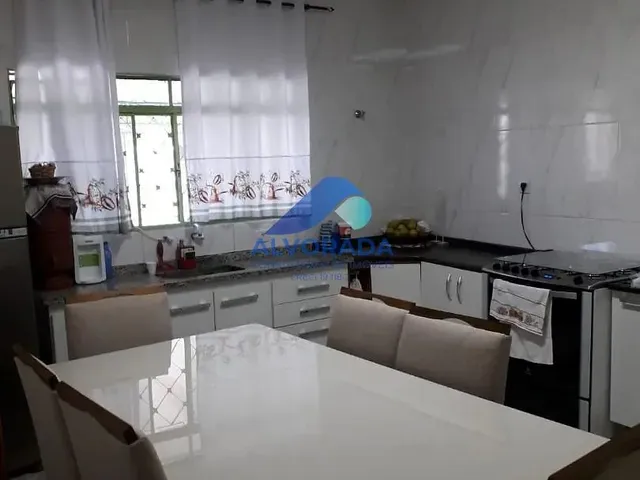 Casa com 250m² 2 quartos e 1 banheiro, à venda, no bairro Vila Machado em Jacareí