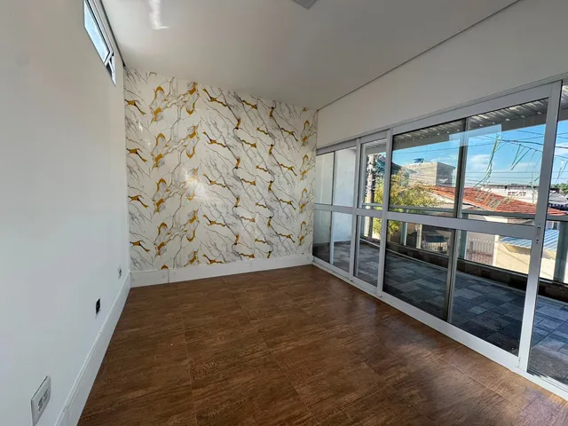 Casa com 40m² 1 quarto e 1 banheiro, para alugar, no bairro Metalúrgicos em Osasco