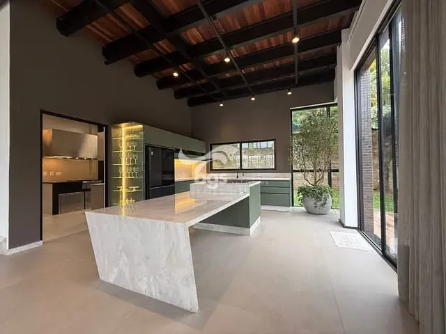 Casa 6 quartos e 7 banheiros, à venda, no bairro Ilhota em Itapema