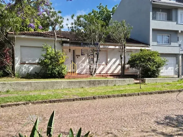 Casa com 310m² 2 quartos e 1 banheiro, à venda, no bairro Vila Assunção em Porto Alegre