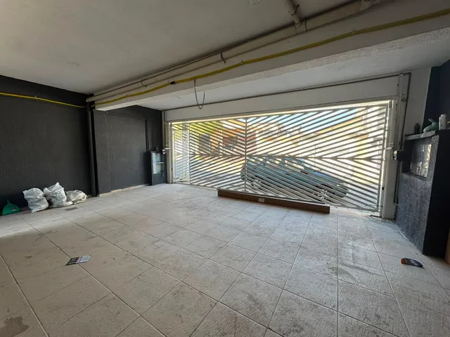 Casa com 80m² 3 quartos e 2 banheiros, para alugar, no bairro Metalúrgicos em Osasco