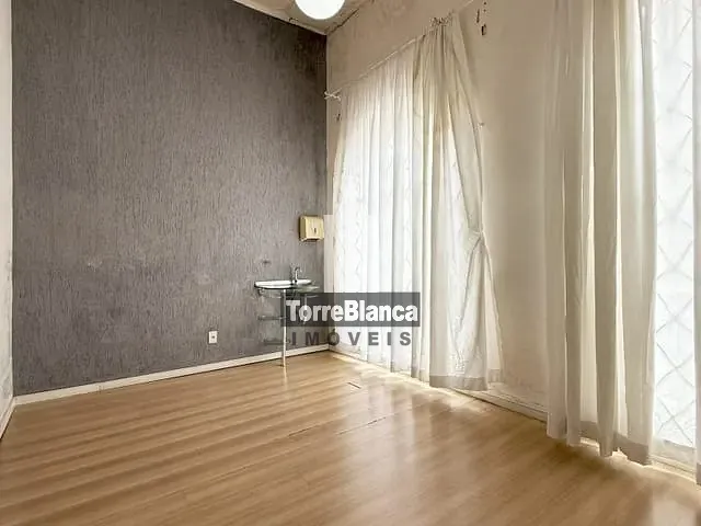 Casa com 507m², à venda, no bairro Centro em Ponta Grossa