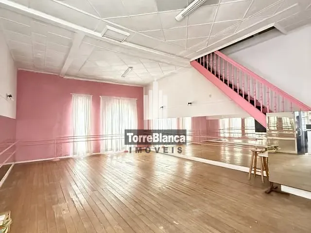 Casa com 507m², à venda, no bairro Centro em Ponta Grossa