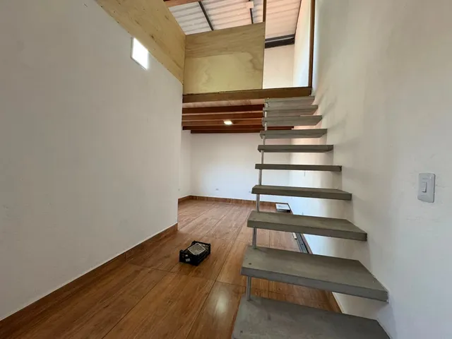 Casa com 40m² 1 quarto e 1 banheiro, para alugar, no bairro Metalúrgicos em Osasco