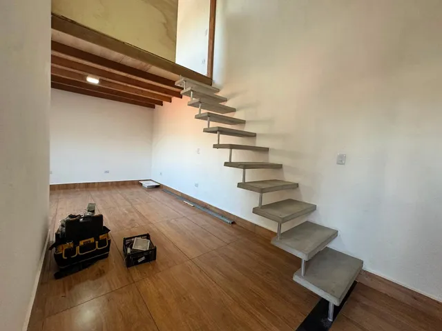 Casa com 40m² 1 quarto e 1 banheiro, para alugar, no bairro Metalúrgicos em Osasco