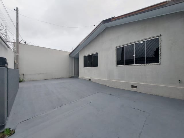 *Em Negociação* Locação - Casa com 2 quartos, 1 vaga de garagem, Área externa, 120 m², Órfãs.
