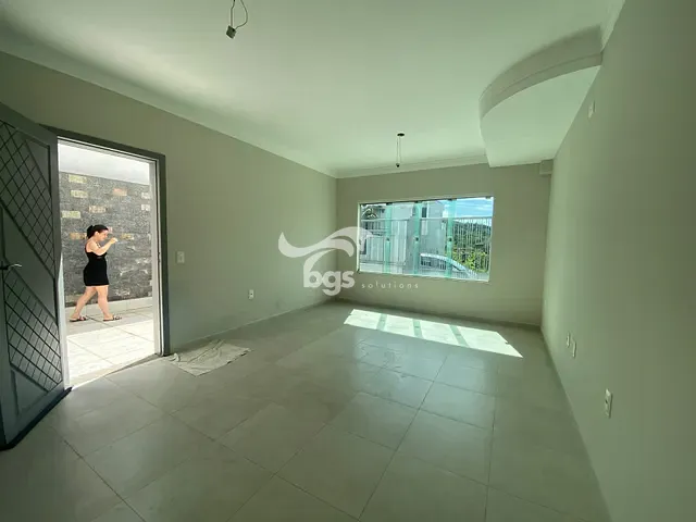 Casa com 175m² 3 quartos e 4 banheiros, à venda, no bairro Ariribá em Balneário Camboriú