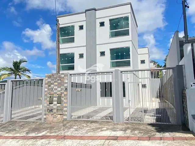 Casa com 175m² 3 quartos e 4 banheiros, à venda, no bairro Ariribá em Balneário Camboriú