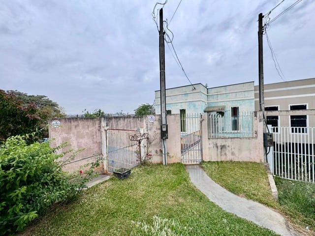 Venda - Casa Semimobiliada com 3 quartos, 3 vagas de garagem, Churrasqueira, Quintal Amplo, Vila Maracanã, Contorno.