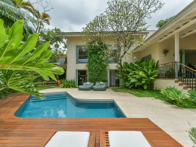 Foto do Casa - Casa à venda com 442m², Reformada, Jacuzzi e Energia Solar, Refúgio com Piscina, Automação no Jardim no Guedala | Paulista Imóveis