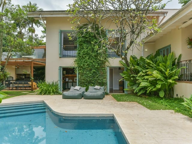 Foto do Casa - Casa à venda com 442m², Reformada, Jacuzzi e Energia Solar, Refúgio com Piscina, Automação no Jardim no Guedala | Paulista Imóveis