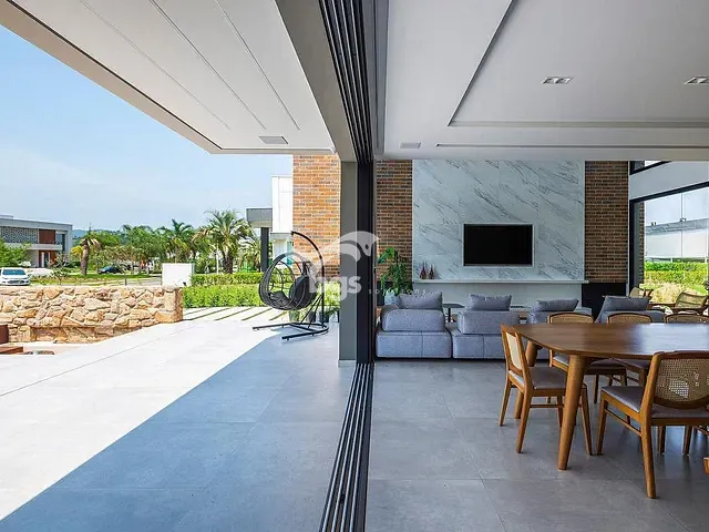 Casa com 720m² 4 quartos e 6 banheiros, à venda, no bairro Centro em Camboriú