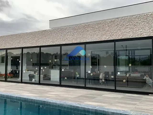 Casa com 1500m² 4 quartos e 6 banheiros, à venda, no bairro Jardim Nova Esperança em Jacareí