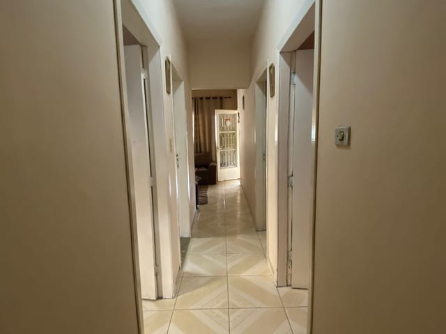 Casa com 250m² 4 quartos e 2 banheiros, à venda, no bairro Jardim Baronesa em Taubaté