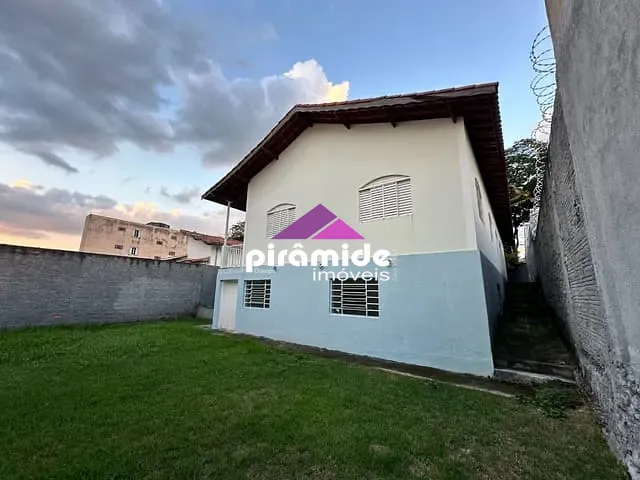 Casa com 435m² 4 quartos e 2 banheiros, à venda, no bairro Vila Industrial em São José dos Campos