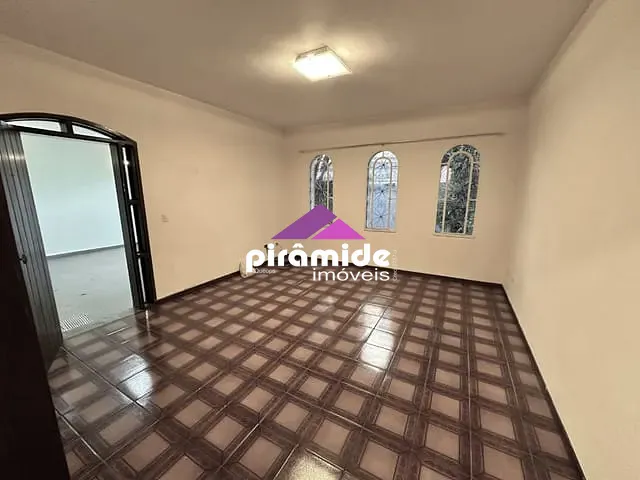 Casa com 435m² 4 quartos e 2 banheiros, à venda, no bairro Vila Industrial em São José dos Campos