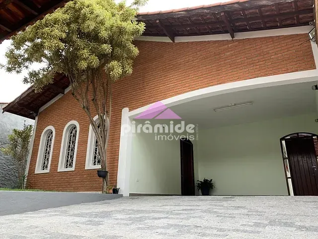 Casa com 435m² 4 quartos e 2 banheiros, à venda, no bairro Vila Industrial em São José dos Campos