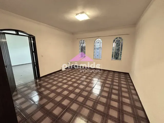 Casa com 435m² 4 quartos e 2 banheiros, à venda, no bairro Vila Industrial em São José dos Campos