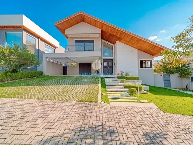Casa 4 quartos e 3 banheiros, à venda ou para alugar, no bairro Condomínio Reserva do Paratehy em São José dos Campos