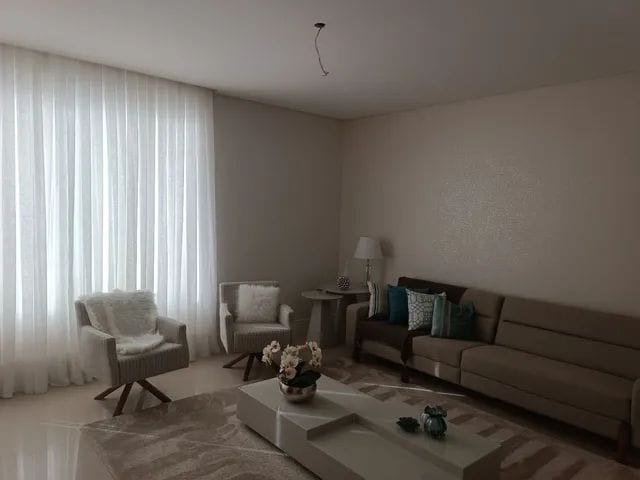 Casa com 360m² 5 quartos e 5 banheiros, à venda, no bairro Quiririm em Taubaté