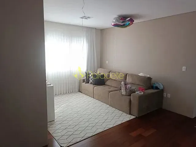Casa com 360m² 5 quartos e 5 banheiros, à venda, no bairro Quiririm em Taubaté