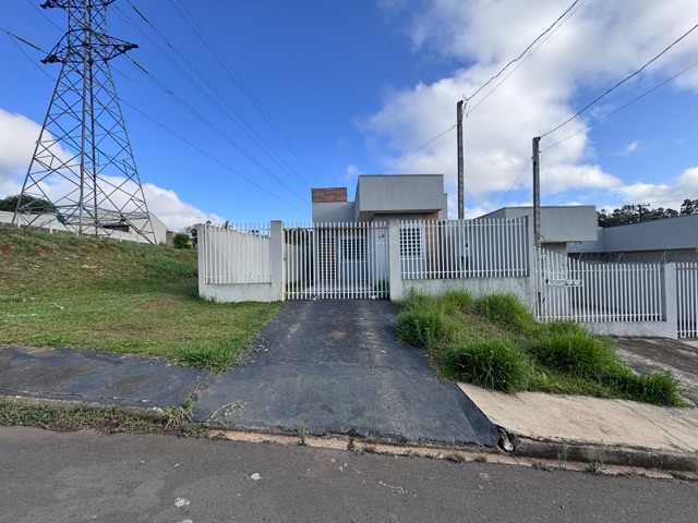 Locação - Casa com 3 quartos, 1 vaga de garagem, Vila Mezzomo, Jardim Carvalho.