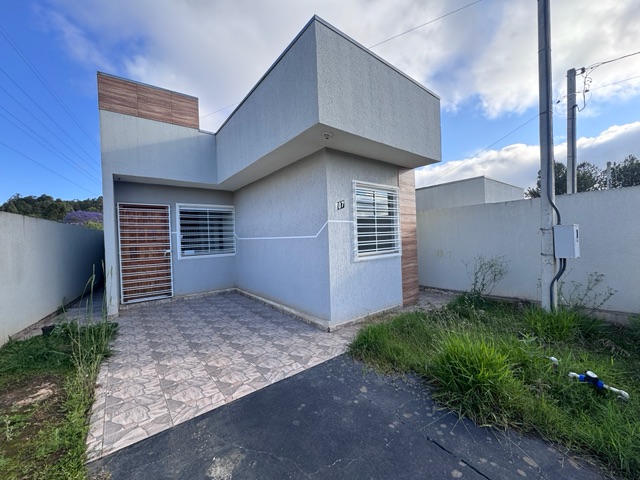 Locação - Casa com 3 quartos, 1 vaga de garagem, Vila Mezzomo, Jardim Carvalho.