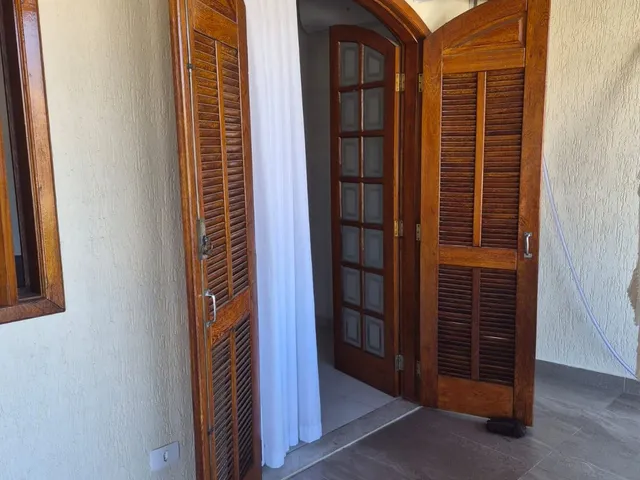 Casa 2 quartos e 2 banheiros, à venda, no bairro Parque Santa Teresa em Carapicuíba