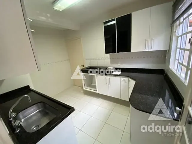 Casa 3 quartos e 3 banheiros, à venda, no bairro Jardim Carvalho em Ponta Grossa