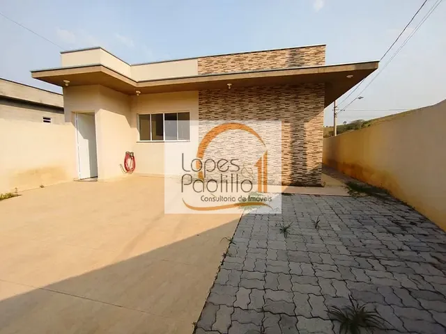 Casa com 212m² 3 quartos e 2 banheiros, à venda, no bairro Jardim Santa Fe em Bom Jesus dos Perdões