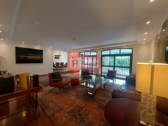 Casa com 1300m² 4 quartos e 5 banheiros, à venda, no bairro Alto da Boa Vista em São Paulo
