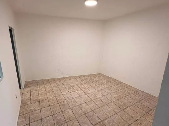 Casa 1 quarto e 1 banheiro, para alugar, no bairro Jardim Novo Horizonte em Carapicuíba