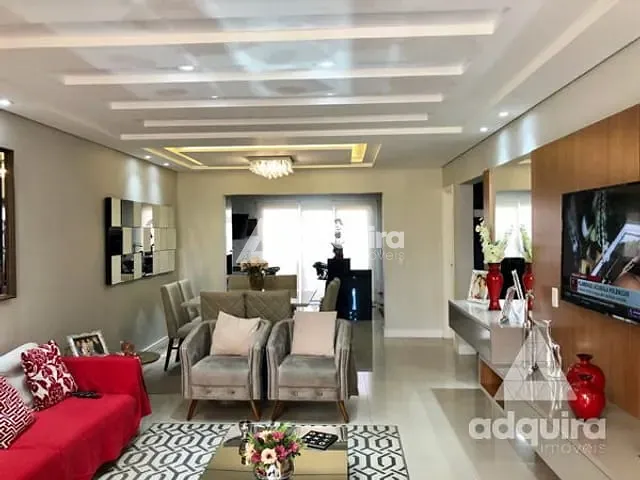 Casa com 300m² 3 quartos e 3 banheiros, à venda, no bairro Uvaranas em Ponta Grossa