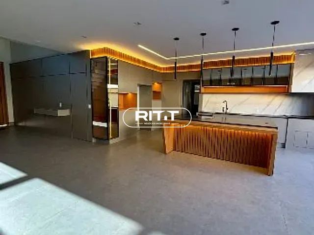 Casa com 308m² 4 quartos e 5 banheiros, à venda, no bairro Jardim São Marcos em Valinhos