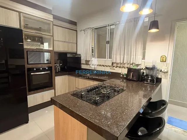 Casa 3 quartos e 3 banheiros, à venda, no bairro Jardim das Indústrias em São José dos Campos