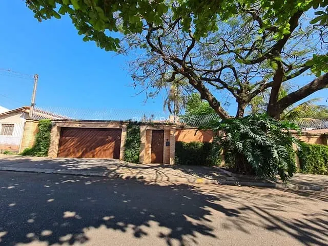 Casa com 1000m² 4 quartos e 1 banheiro, à venda, no bairro Vila Angélica em Sorocaba