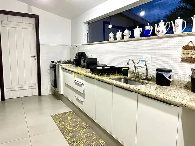 Casa com 1215m² 3 quartos e 2 banheiros, à venda, no bairro Centro em Tremembé