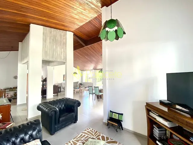 Casa com 1215m² 3 quartos e 2 banheiros, à venda, no bairro Centro em Tremembé
