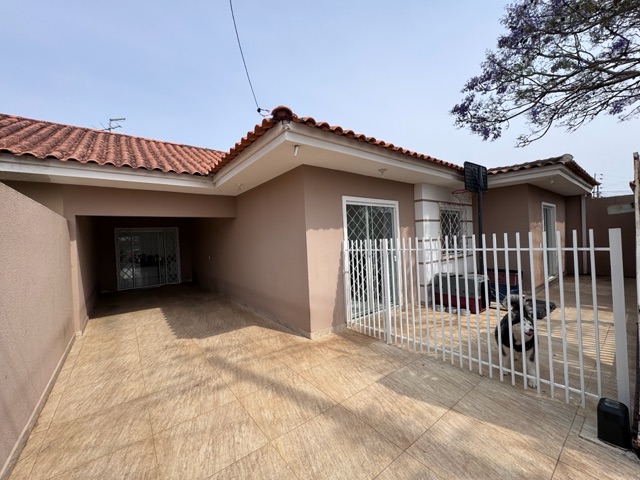 Locação - Casa com 3 quartos (sendo 1 suíte), 2 vagas, Churrasqueira, Quintal Amplo, Uvaranas.