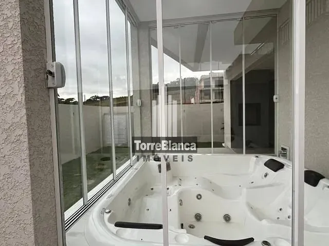 Casa com 300m² 4 quartos e 5 banheiros, à venda, no bairro Colônia Dona Luíza em Ponta Grossa