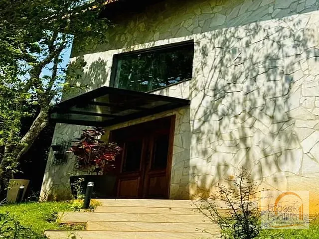 Casa com 900m² 4 quartos e 5 banheiros, à venda, no bairro Rio Abaixo em Atibaia