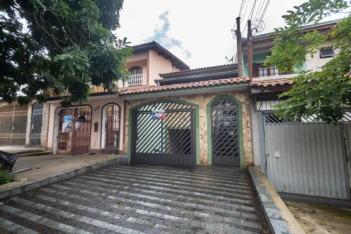 Casa para venda em Jardim Ana Maria com 4 quartos, sendo 1 suíte, 200m²