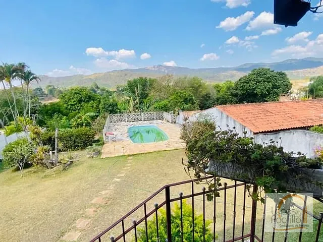 Casa com 1020m² 3 quartos e 3 banheiros, à venda, no bairro Jardim Centenário em Atibaia
