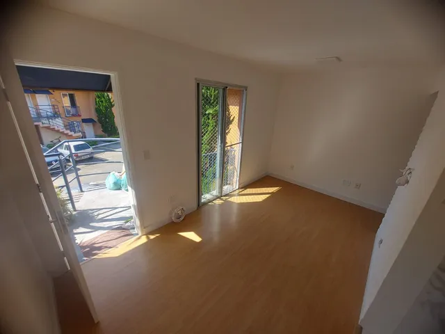 Casa 2 quartos e 2 banheiros, para alugar, no bairro Jardim Torino em Cotia
