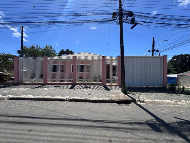 Casa para locação semimobiliada com 3 quartos no Nova Rússia.