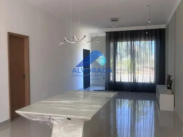 Casa com 10m² 4 quartos e 2 banheiros, à venda, no bairro Chácara Ipês em Caçapava