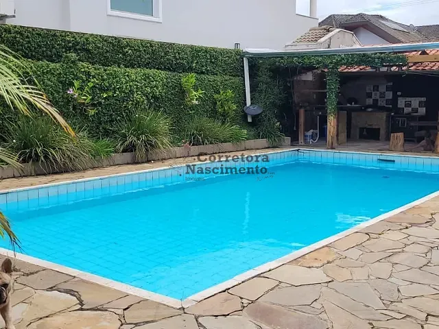 Casa com 720m², para alugar, no bairro Jardim das Colinas em São José dos Campos