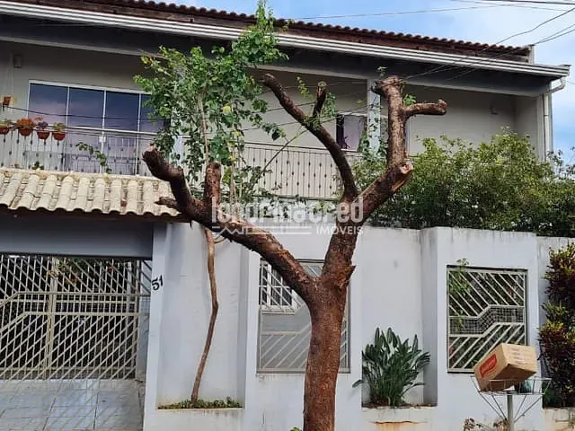 Casa com 301m², à venda, no bairro Amália em Londrina
