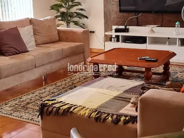 Casa com 301m², à venda, no bairro Amália em Londrina
