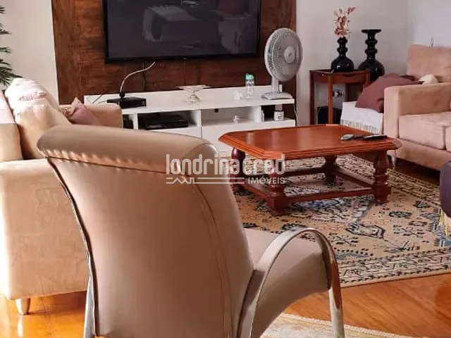 Casa com 301m², à venda, no bairro Amália em Londrina